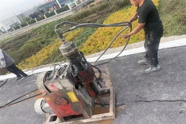 乡宁马路面下沉注浆加固